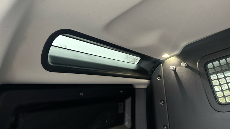 Land Rover Defender 90 Diesel 3.0 D250 Hard Top SE Auto